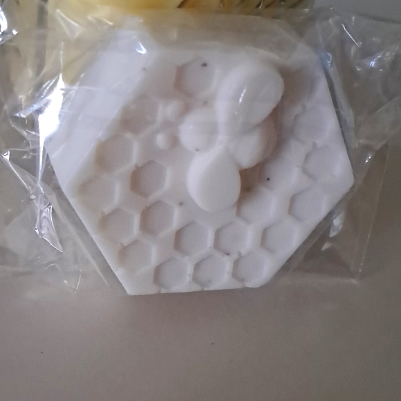 Hand crafted honey almond oatmeal soap nwt - Picture 1 of 2